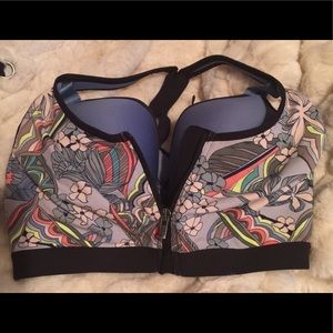 NEW Victoria’s Secret Sports Bra 32DD